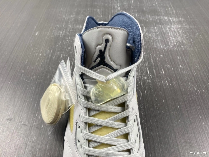 One Kick Jordan Maniere Ma FZ5758-004 x WMNS Air A 5 0815
